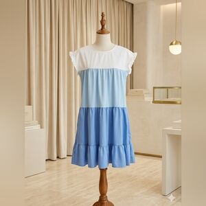 Tracies Blue & White Tiered Flowy Dress Keyhole Back Size Small